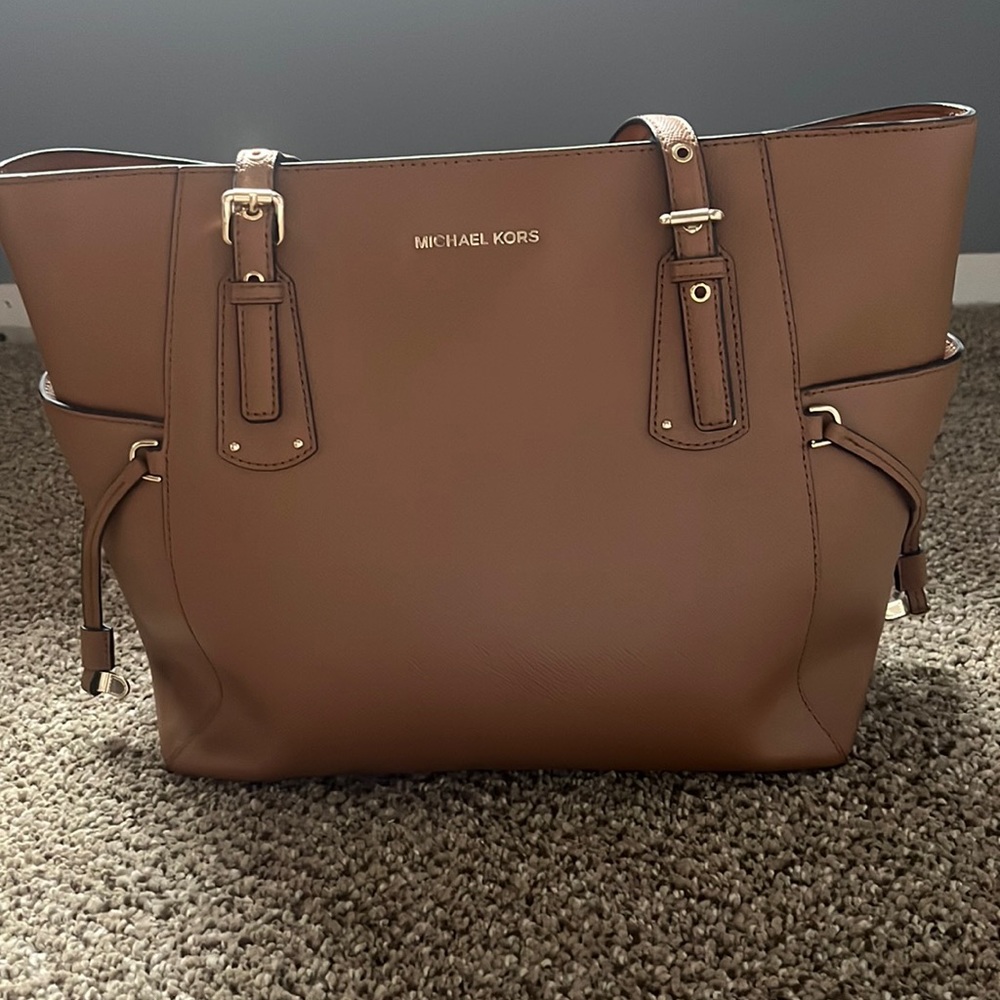 Michael Kors bag. Great condition straps have some wear and tear. See pics